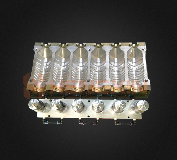 Trend viacdutinových vyfukovacích foriem