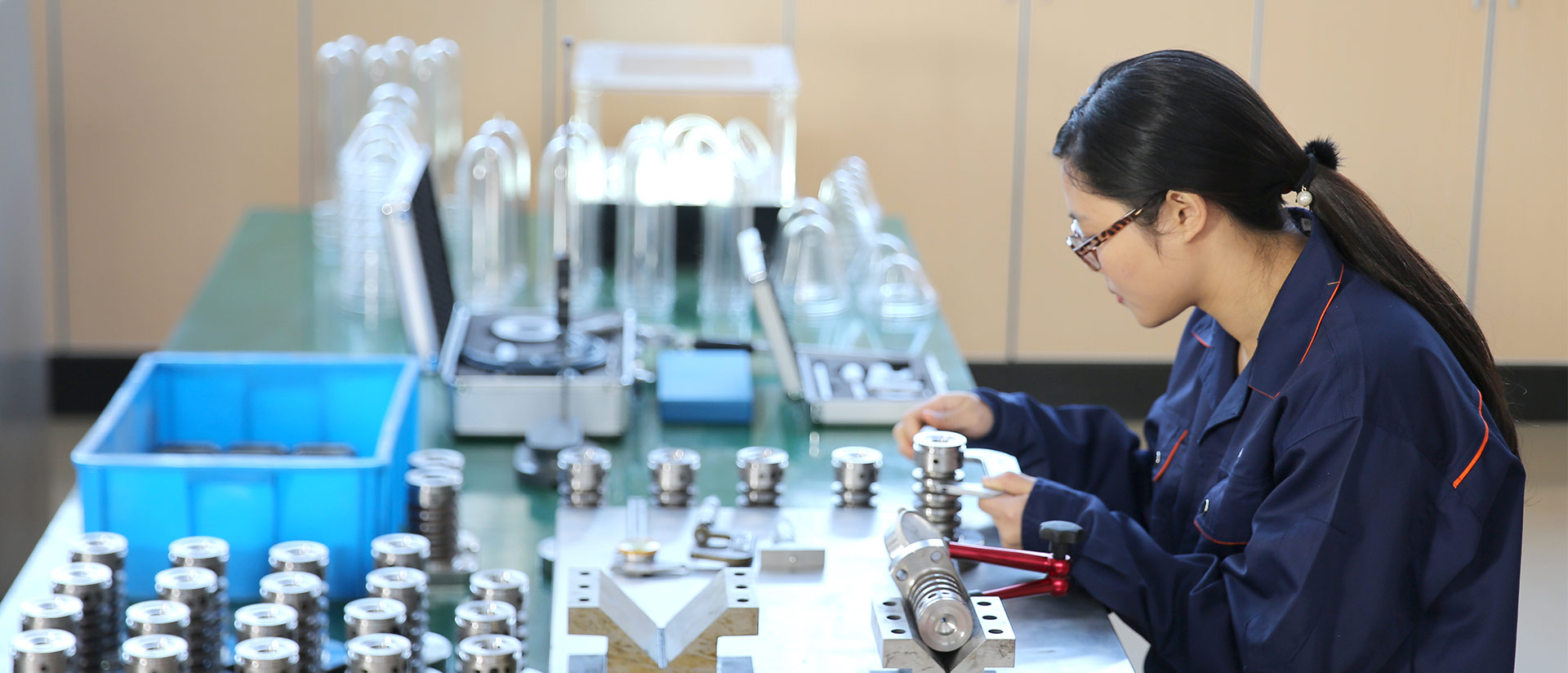 Hovoríme o procese vstrekovania PET predlisku